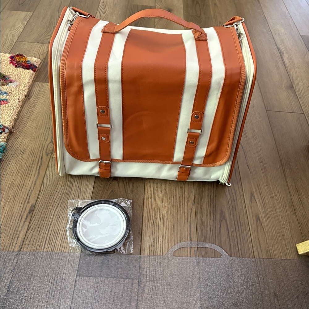 Faux leather soft sided retro style pet/cat carrier NWT. For cats up to 22 lbs - Picture 9 of 10
